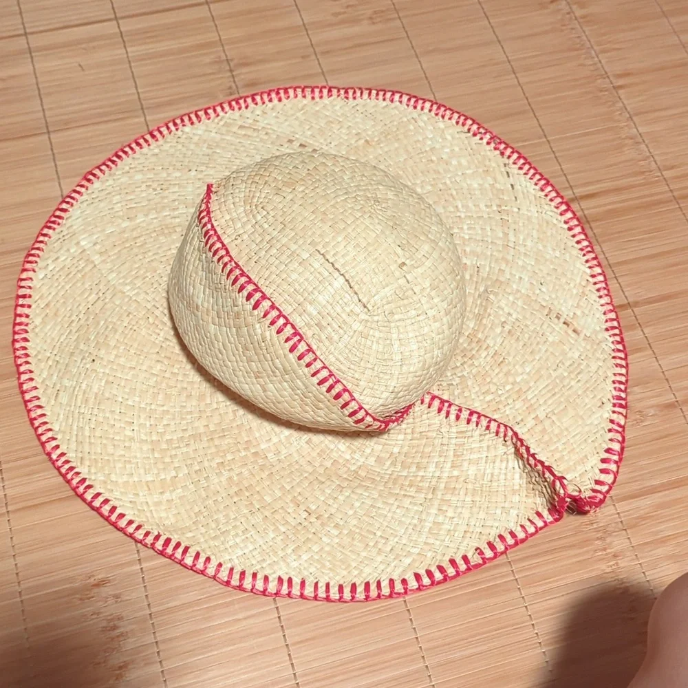 Lola, Handmade hat - Picture 1 of 4